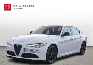 Alfa Romeo Giulia II Sedan Facelifting 2.0 Turbo 280KM 2021 Alfa Romeo Giulia 2.0 280KM 4x4 Q4 Czerwona Skora Kamera Szyberdach ElekrP