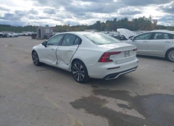 Volvo S60 III 2022 Volvo S60 2022, 2.0L, 4x4, B5 MOMENTUM, od ubezpieczalni 2.0 Benzyna 247KM, zdjęcie 6