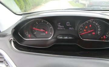 Peugeot 208 I Hatchback 3d 1.6 e-HDI 92KM 2015 Peugeot 208 1.6 Diesel 92KM, zdjęcie 15