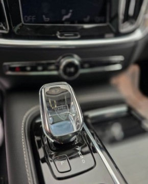 Volvo V60 II  Kombi Plug-in 2.0 T6 Plug-In Hybrid 341KM 2021 Volvo V60 FV 23 BW Panorama Kamery 360 Biala Perla 2.0 Hybryda Plug-in, zdjęcie 10