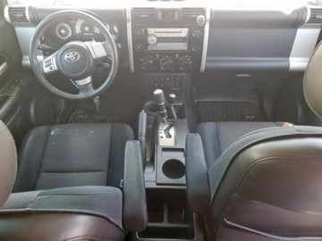 Toyota FJ Cruiser 2008 Toyota FJ 2008, po gradobiciu, od ubezpieczalni 4.0 Benzyna 243KM, zdjęcie 7