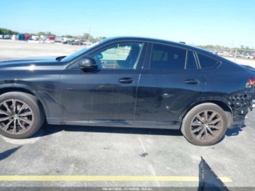BMW X6 G06 2025 BMW X6 xDrive40i 2025 3.0 Benzyna 375KM, zdjęcie 2