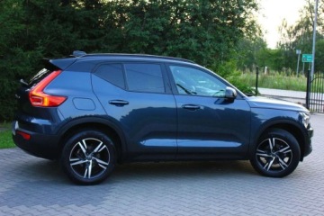 Volvo XC40 Crossover Facelifting 1.5 T2 129KM 2022 Volvo XC 40 R DESIGN 21 TYS KM Bezwypadkowy 100 Panorama Kamery 360 Skory, zdjęcie 4
