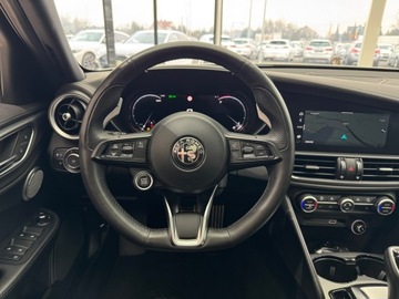 Alfa Romeo Giulia II Sedan Facelifting 2023 2.0 GME Turbo 280KM 2024 Alfa Romeo Giulia Q4 Veloce / Harman/kardon / Szyb, zdjęcie 14