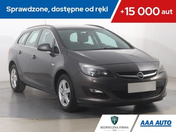 Opel Astra J Sports Tourer Facelifting 1.4 Twinport ECOTEC 100KM 2015 Opel Astra 1.4 16V, GAZ, Klima