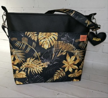 Экологически чистая сумка-органайзер для коляски большой вместимости.