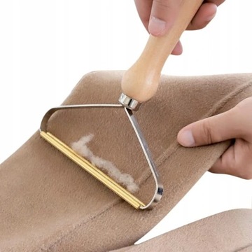 Расческа для удаления волос и бритва против катышков.