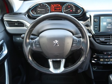 Peugeot 2008 I SUV Facelifting 1.2 PureTech 110KM 2016 Peugeot 2008 1.2 PureTech, Salon Polska, zdjęcie 17