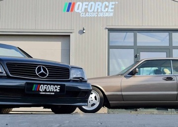 Полированная алюминиевая доска с напечатанным на ней дизайном.