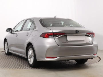 Toyota Corolla XII Sedan 1.8 Hybrid 122KM 2022 Toyota Corolla 1.8 Hybrid, Salon Polska, zdjęcie 3