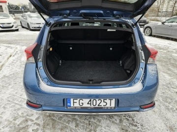 Toyota Auris II Hatchback 5d Facelifting 1.8 Hybrid 136KM 2017 Toyota Auris 1,8 Hybryda 136KM automat kamera, zdjęcie 15