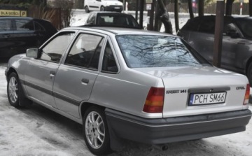 Opel Kadett E Sedan 1.4 i 60KM 1991 Opel Kadett Opel Kadett 1.4 GL 1.4 Benzyna 60KM, zdjęcie 4
