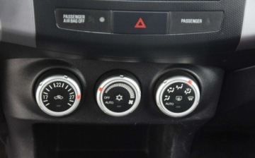 Mitsubishi Outlander II 2.0 DID DOHC 140KM 2007 Mitsubishi Outlander 2.0D 7-Osobowy 4x4 Klima Hak Skora Bez Korozji Sprowa, zdjęcie 25