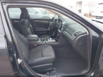 Chrysler 300C II 2022 Chrysler 300 Touring 2022 3.6 Benzyna 292KM, zdjęcie 9