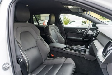 Volvo V60 II  Kombi Plug-In Facelifting 2.0 T6 350KM 2024 Volvo V60 YV1ZWH4V6S2650432, zdjęcie 23