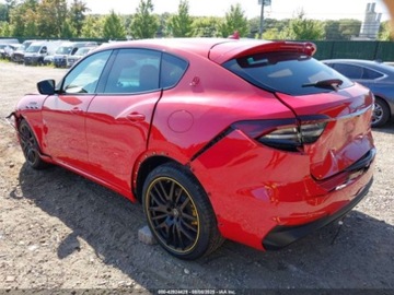 Maserati Levante 2022 Maserati Levante Tributo 2022 3.0 Benzyna 424KM, zdjęcie 3