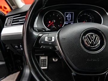 Volkswagen Passat B8 Variant 1.8 TSI BlueMotion Technology 180KM 2015 VOLKSWAGEN Passat 1.8 TSI Combi 180KM 2015, zdjęcie 12