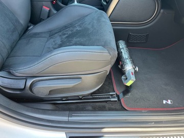 DRŽÁK NA STŘED HASÍCÍ DO HYUNDAI IONIQ 5N - BEZPEČNOSTI I STYL