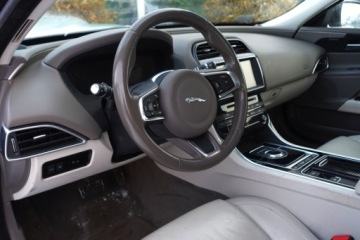 Jaguar XE Sedan 2.0 i4 200KM 2017 Jaguar XE Bezwypadek Salon PL 1rej. 2018 RWD 2.0 Benzyna, zdjęcie 6