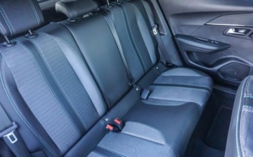 Peugeot 2008 II SUV 1.2 PureTech 130KM 2021 Peugeot 2008 Peugeot 2008 Allure Pack 1.2 130km 1.2 Benzyna 130KM, zdjęcie 32