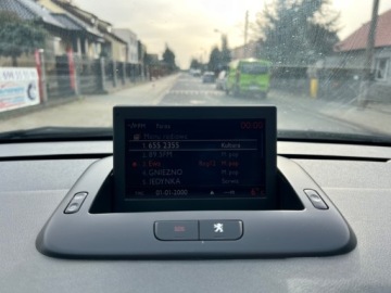 Peugeot 5008 I Minivan 1.6 HDi FAP 110KM 2011 Peugeot 5008 AUTOMAT NAWIGACJA KLIMATYZACJA PARKTRONIC TEMPOMAT HAK GWARA, zdjęcie 13