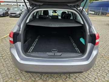 Peugeot 308 II SW Facelifting 1.2 PureTech 110KM 2019 Peugeot 308 SW 1.2 benzyna 110KM skóry panorama, zdjęcie 14