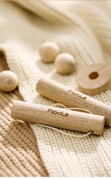 Самодельные бревенчатые шкафы и шкафы с устойчивыми к насекомым рейками из камфорного дерева.