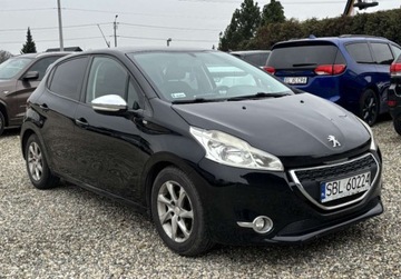 Peugeot 208 I Hatchback 3d 1.6 e-HDI 92KM 2014 Peugeot 208 2014r. 1.6 Diesel 92KM, zdjęcie 8