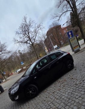 Opel Astra J Hatchback 5d 1.4 Turbo ECOTEC 140KM 2011 OPEL ASTRA J 2011 1.4 Turbo, zdjęcie 4