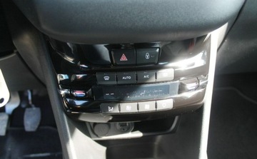 Peugeot 208 I Hatchback 3d 1.6 VTI 120KM 2014 Peugeot 208 1.6 Benzyna 120KM, zdjęcie 15