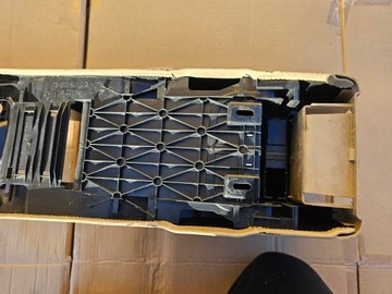 LOKETNÍ OPĚRKA BÉŽOVÝ MERCEDES W203