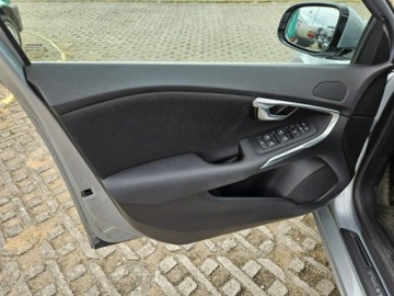 Volvo V40 II Hatchback 1.6 D2 115KM 2014 Volvo V40 1,6 Diesel 115KM panorama kamera, zdjęcie 16