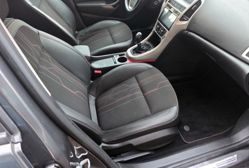 Opel Astra J Sports Tourer Facelifting 1.4 Turbo ECOTEC 120KM 2012 OPEL ASTRA J 1.4 Turbo 150 Lat Opla, zdjęcie 17