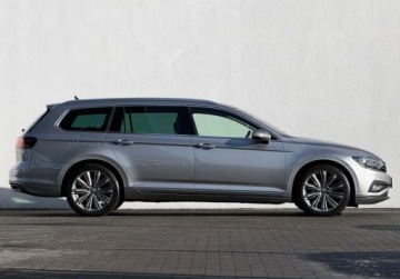 Volkswagen Passat B8 Variant Facelifting 2.0 TDI SCR 200KM 2022 Volkswagen Passat Variant Hak IQ.Light Travel Assist Kamery 360 Salon P, zdjęcie 2