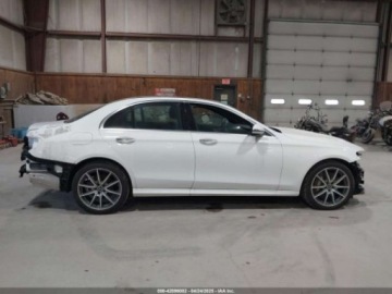 Mercedes Klasa E W214 2023 Mercedes-Benz Klasa E 350 4Matic 2023 2.0l 2.0 Benzyna 255KM, zdjęcie 7