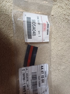 Mitsubishi MR462285 Пробка или уплотнители лобового стекла 5805A047, 5805A049
