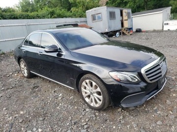 Mercedes Klasa E W213 2017 Mercedes-Benz Klasa E 2017 MERCEDES-BENZ E 300 4MATIC 2.0 Benzyna 241KM, zdjęcie 4