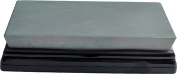 Бритва, пояс, точильный камень, подставка — набор для бритья от Titan