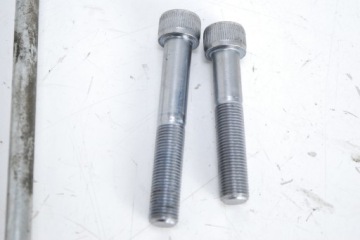 Винт крепления двигателя YAMAHA FJR 1300 16-