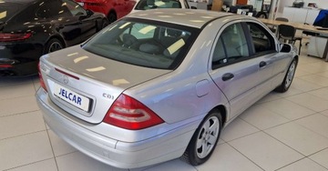 Mercedes Klasa C W203 Sedan W203 2.1 (C 220 CDI) 143KM 2003 Mercedes-Benz Klasa C C220 143KM Klimatyzacja W203 2.1 Diesel 143KM, zdjęcie 4