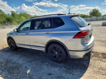 Volkswagen Tiguan II 2023 Volkswagen Tiguan 2023 VOLKSWAGEN TIGUAN SE R-LINE BLACK 2.0 Benzyna 205KM, zdjęcie 2
