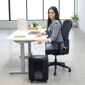 Фирменный измельчитель FELLOWES LX85, P4 на 12 листов. + 90 злотых НАЗАД от Fellowes