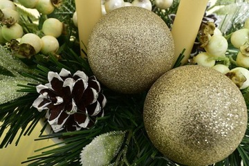 РОЖДЕСТВЕНСКИЕ УКРАШЕНИЯ УКРАШЕНИЕ СТОЛА ИСКУССТВЕННЫЕ ЦВЕТЫ СВЕЧИ ДОМ