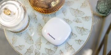 Карманное косметическое зеркало с подсветкой.