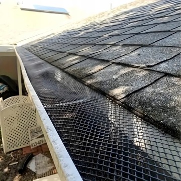 СЕТКА ДЛЯ ЗАЩИТЫ ЖЕЛОБА ОТ ЗАГРЯЗНЕНИЙ ЛИСТА 0,18Х6М ЗАЖИМЫ