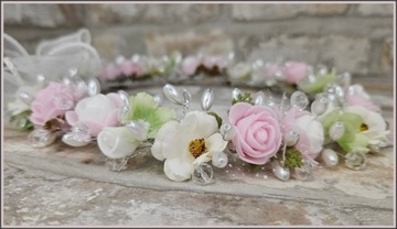 Wianek komunijny. Wiązany wianek do komunii. Wianki komunijne z perełkami