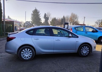 Opel Astra J Sedan 1.6 CDTI ecoFLEX 110KM 2015 Opel Astra 2015. SALON POLSKA. 1.6 CDTI. Uszkodzony tyl i lekko lewy bok., zdjęcie 18