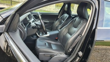 Volvo S60 II Sedan Facelifting 2.0 D3 DRIVE-E 150KM 2015 Volvo S60 2.0 D3 150KM # Momentum # NAVI # Automat, zdjęcie 5