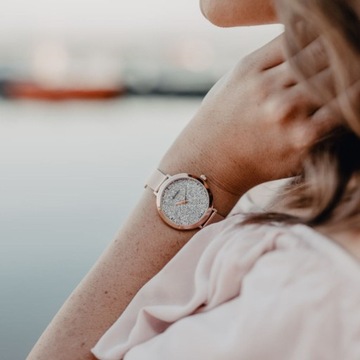 Szwajcarski zegarek damski Adriatica z brokatowy