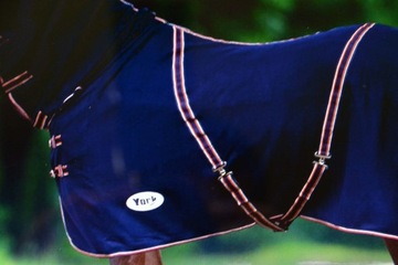 ФЛИСОВЫЙ КОВРИК С КАПЮШОНОМ, 145 СМ, С ЛЕНТАМИ